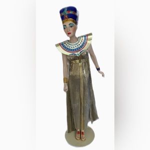 The Franklin Mint Collectible Porcelain Queen Nefertiti Doll